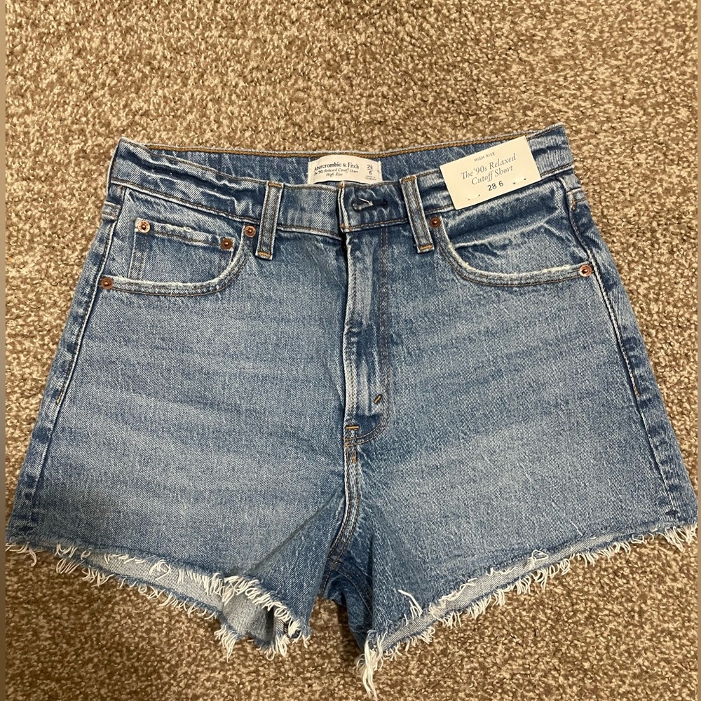 Abercrombie & Fitch 90s relaxed cutoff shorts